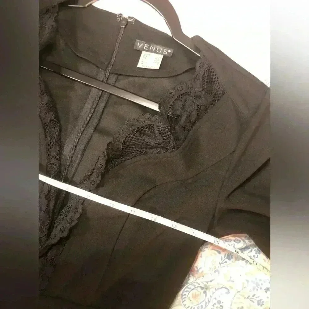 💃🏻🔥Black Lace accent Jumpsuit💃🏻🔥